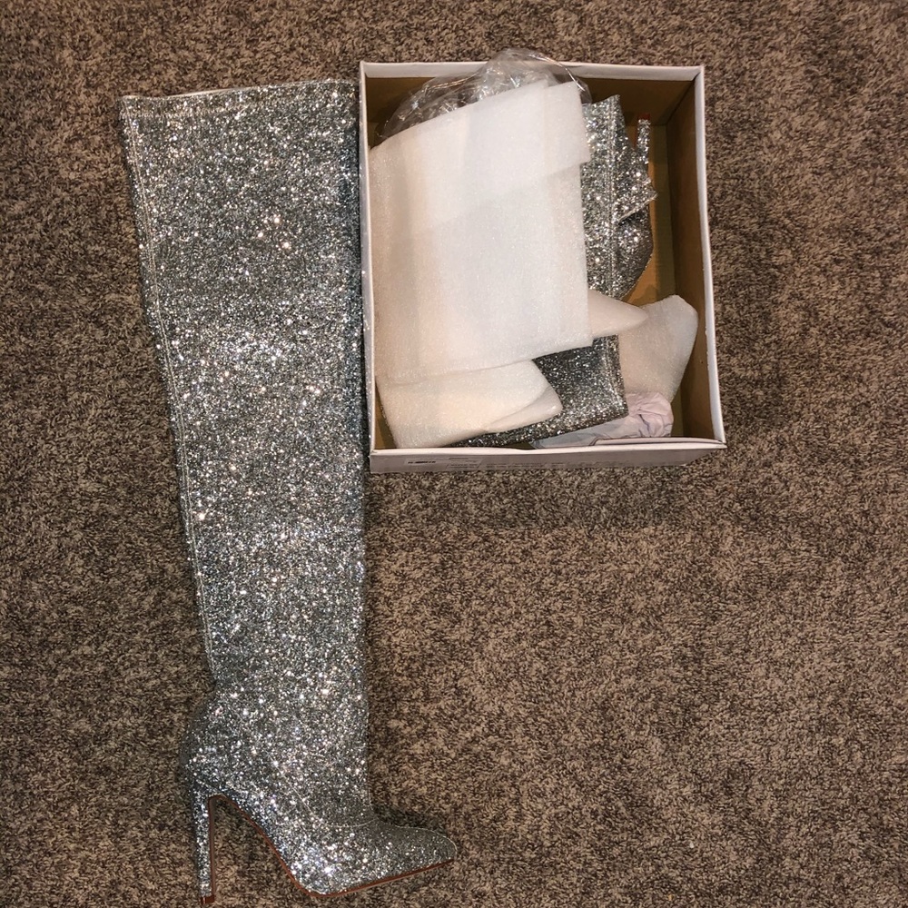 Fashion nova she isn’t ready heeled boot